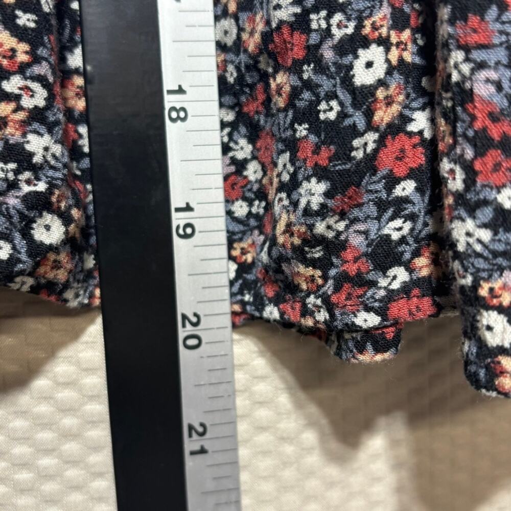 Paper Crane Black Floral Ruffle Sleeve Crop Top Blouse Women's Size Large - Picture 7 of 8